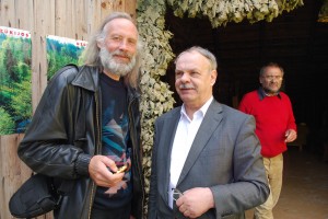Poetas Mindaugas Milašius – Montė (kairėje) ir rašytojas Aloyzas Tendzegolskis. 2011 m. , Marcinkonys