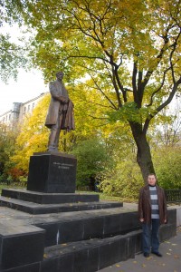 Prie rašytojo I. Bunino paminklo. Maskva. 2009 m.